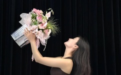 低头看我是怎么C哭你